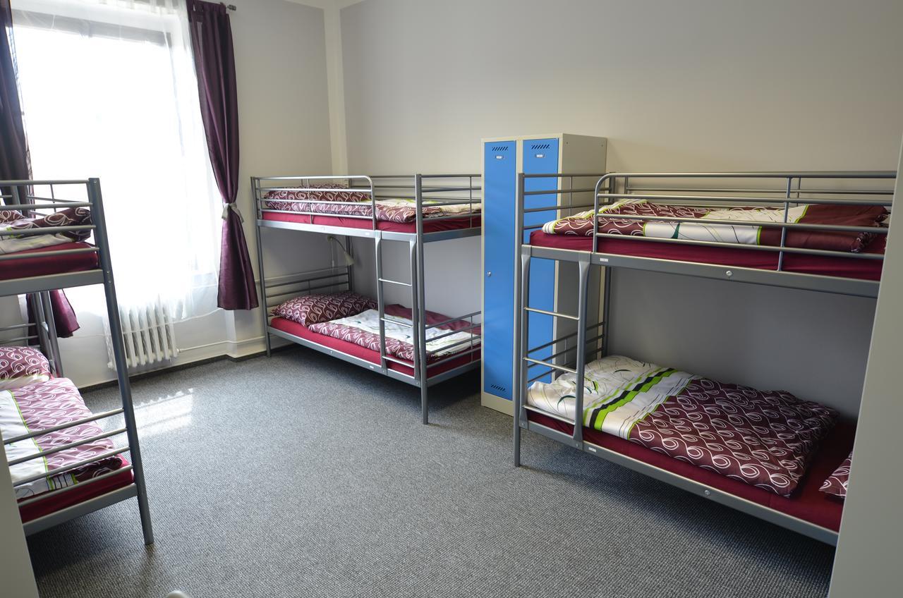 Hostal City *