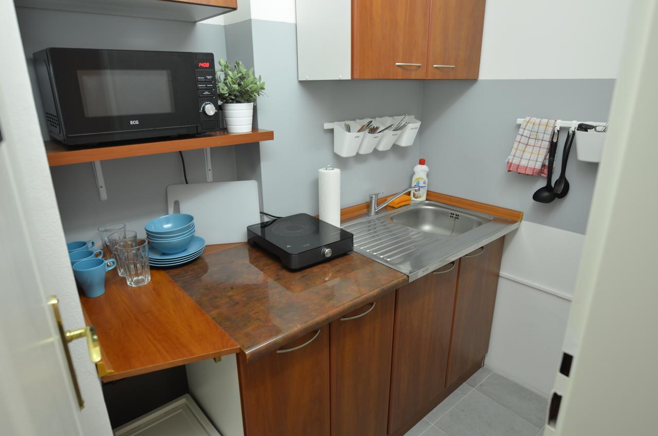 Hostal City *