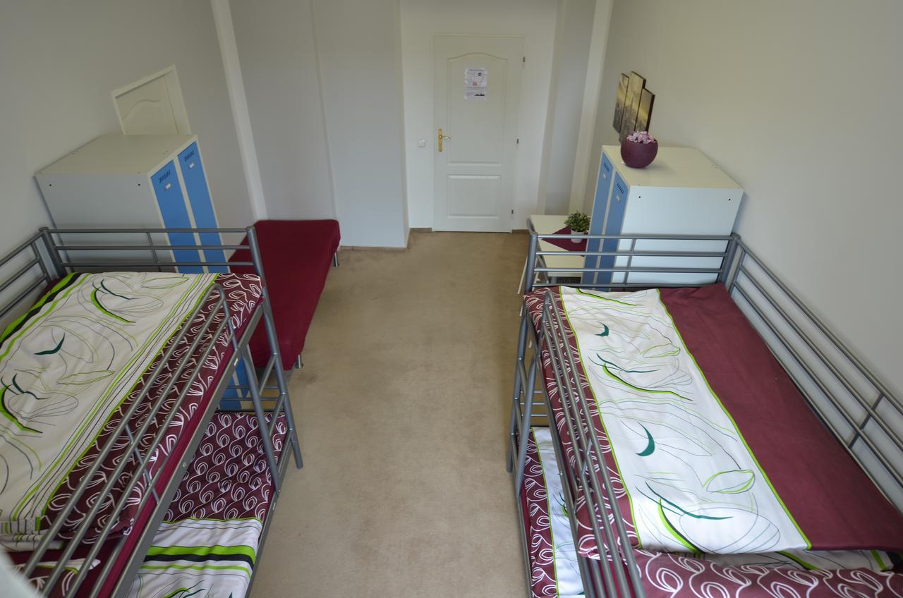 Hostal City *