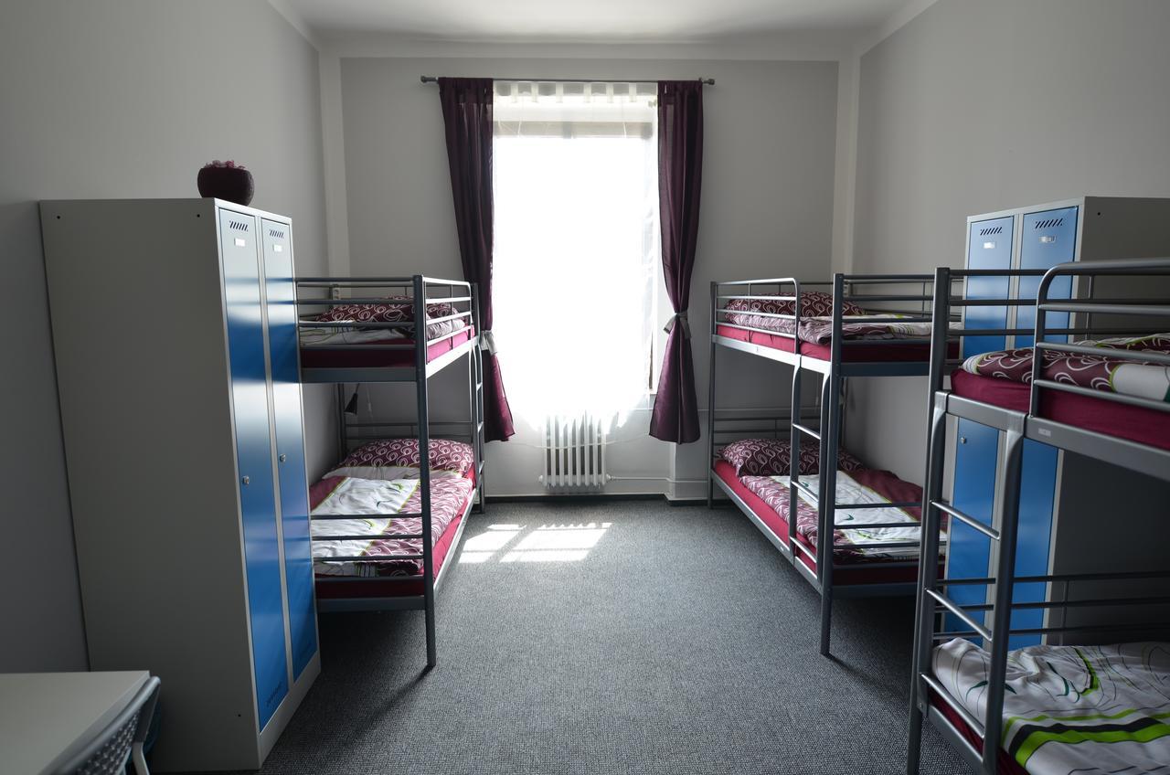 Hostal City *