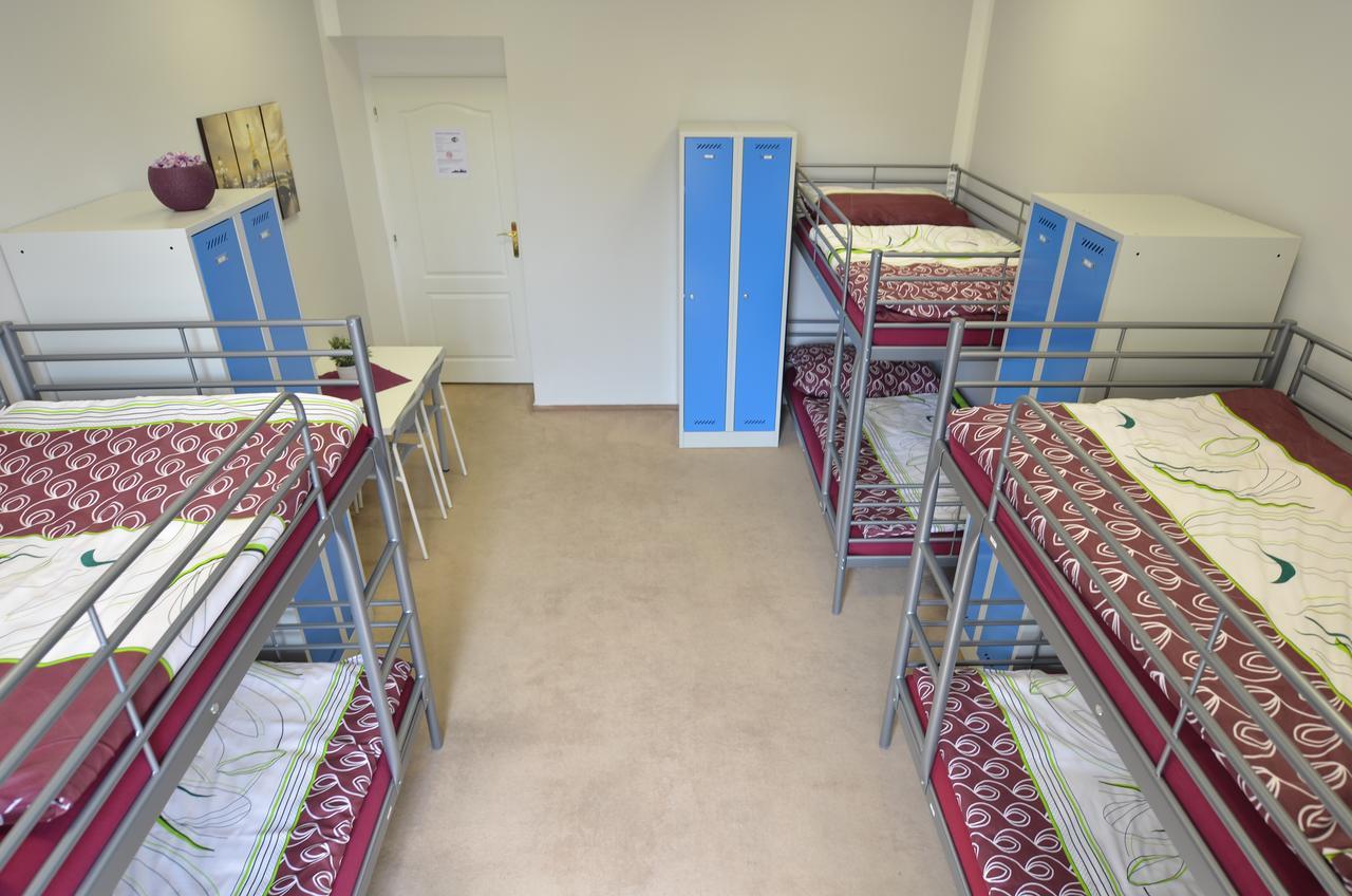 Hostal City *