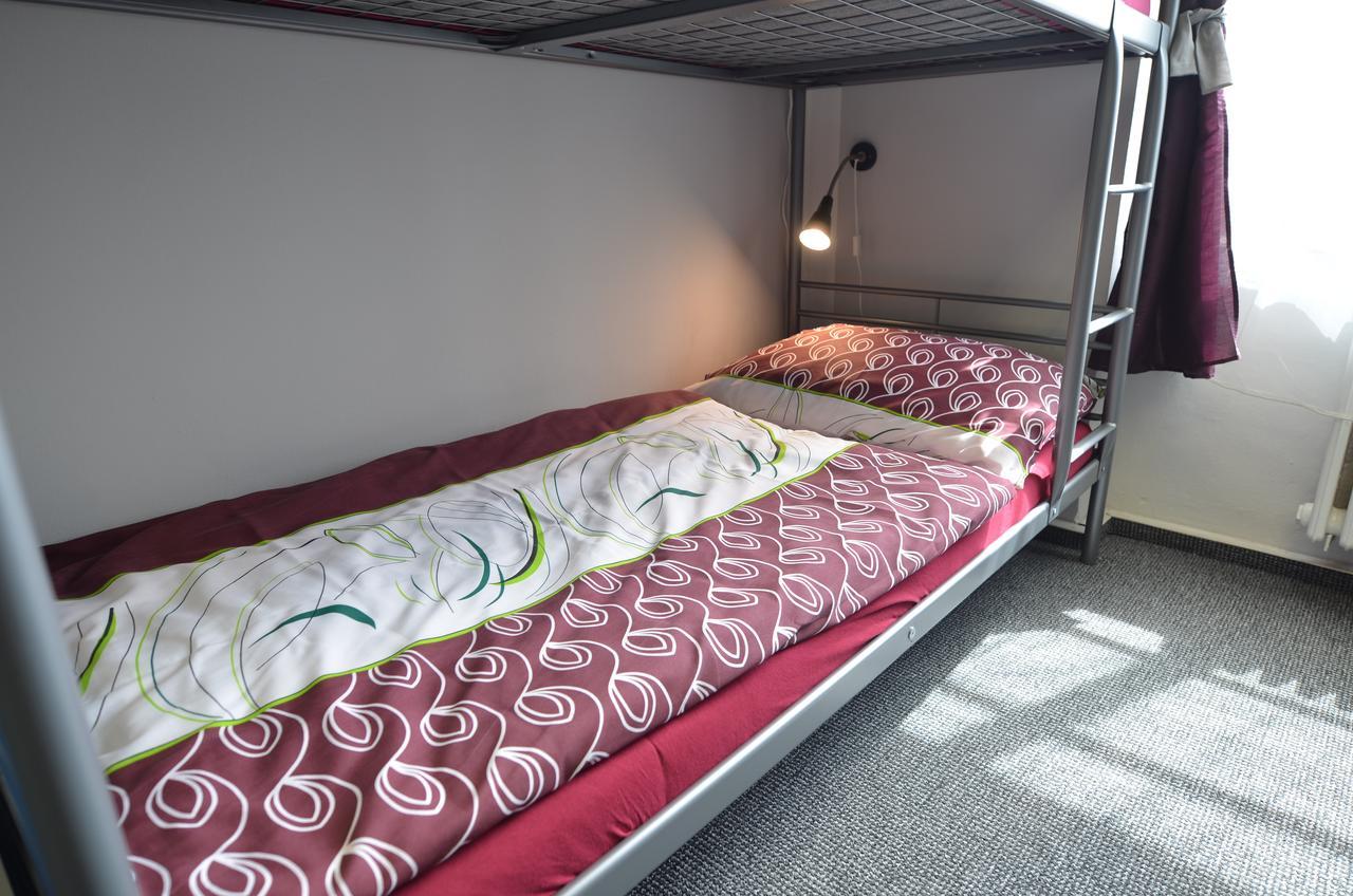 Hostal City *