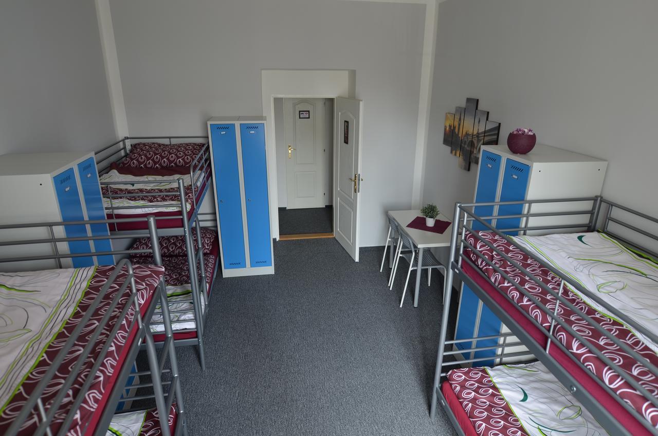 Hostal City *